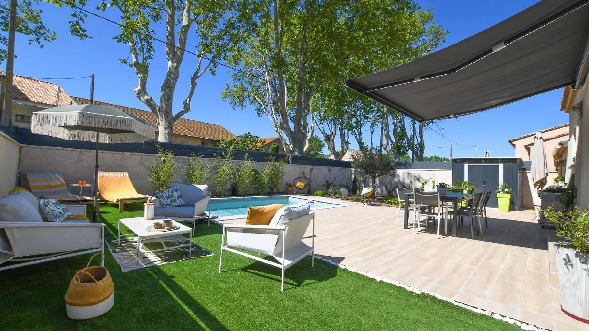 Villa Entre Les Alpilles, La Mer, La Camargue, A Huit Kilometres De Arles ,Villa Des Jasmins ,Piscine,3 Chambres ,Climatisation, Wifi Fibre Raphèle