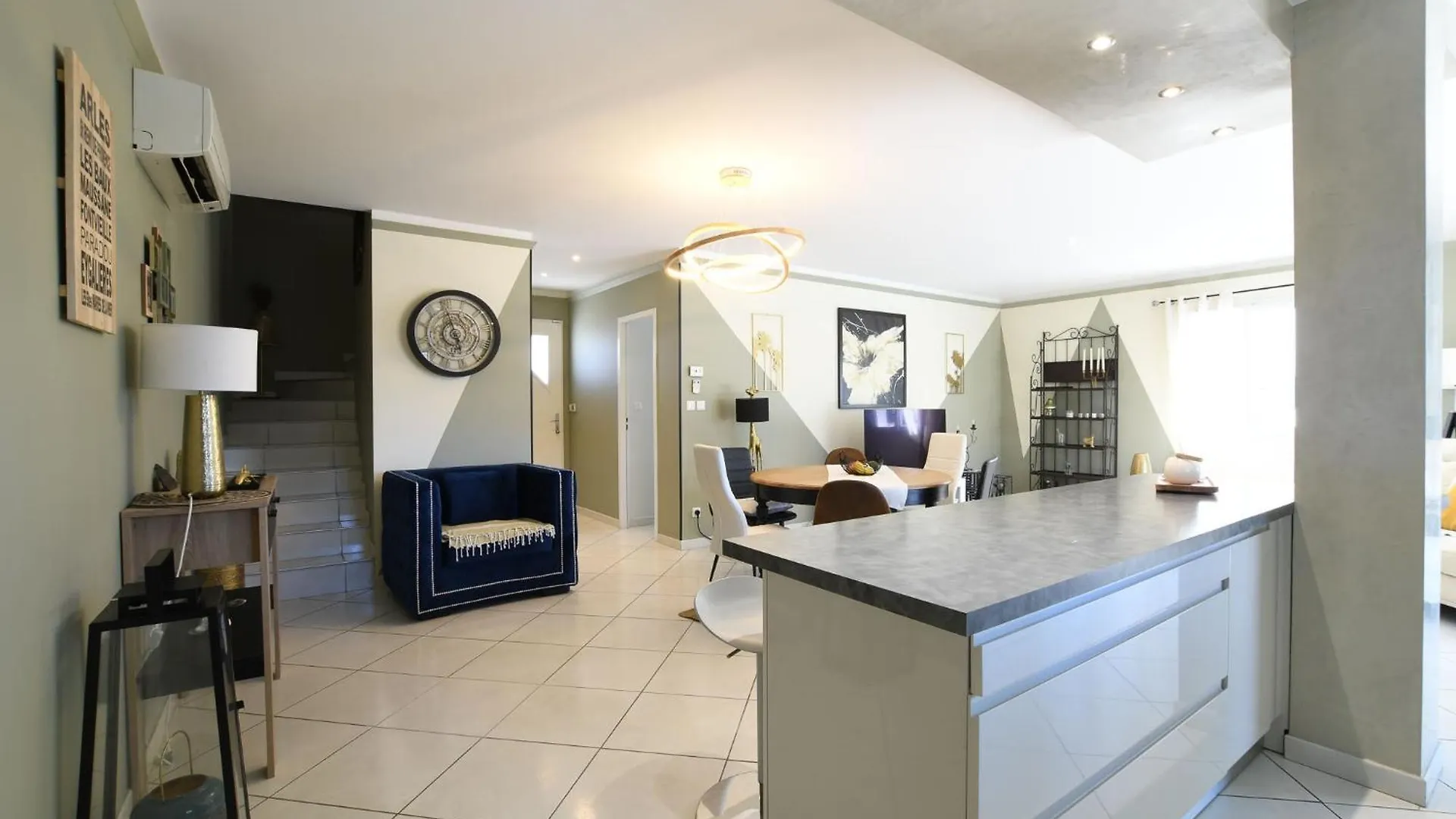 Entre Les Alpilles, La Mer, La Camargue, A Huit Kilometres De Arles ,Villa Des Jasmins ,Piscine,3 Chambres ,Climatisation, Wifi Fibre Raphèle Villa