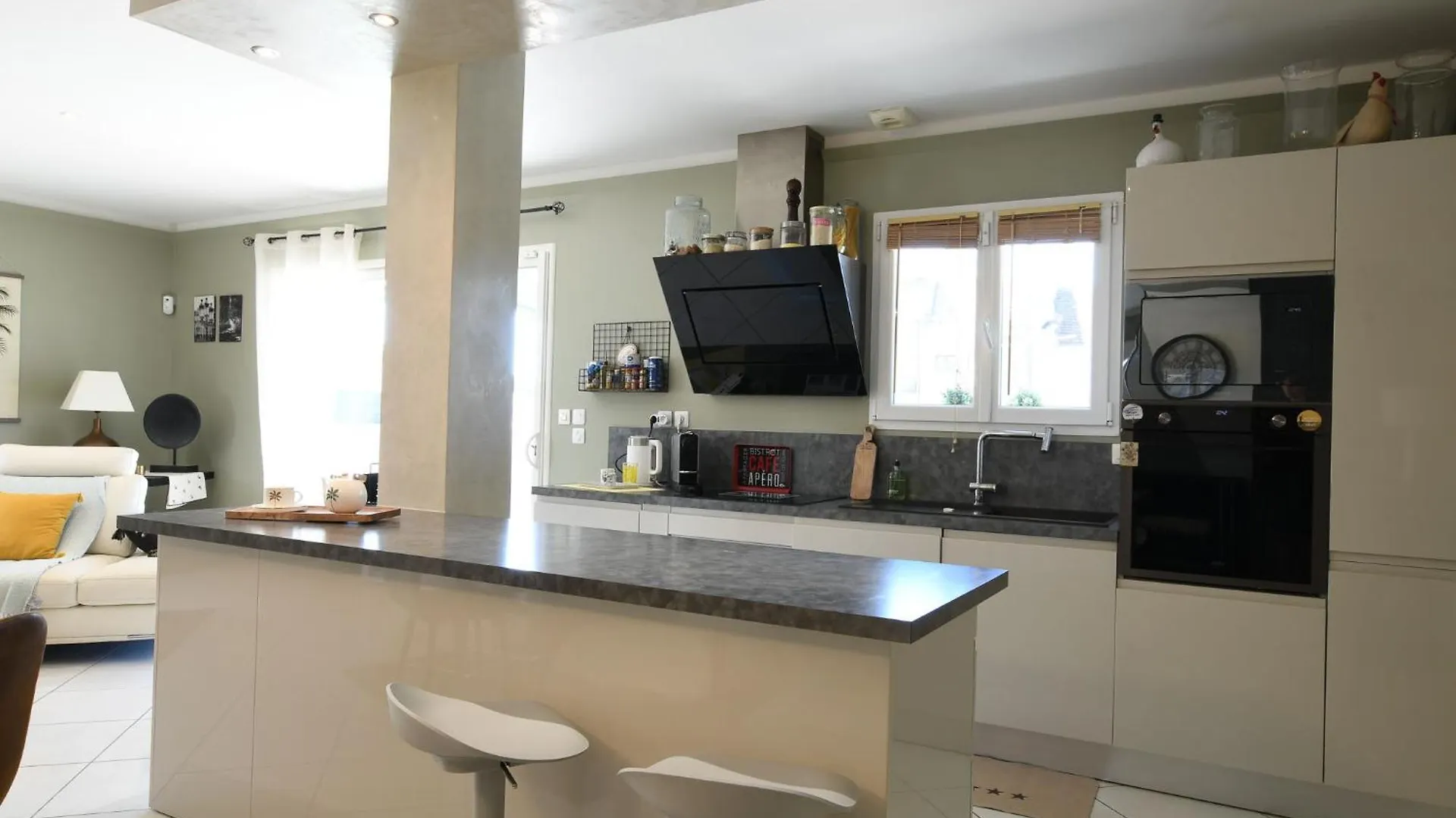 Villa Entre Les Alpilles, La Mer, La Camargue, A Huit Kilometres De Arles ,Villa Des Jasmins ,Piscine,3 Chambres ,Climatisation, Wifi Fibre Raphèle