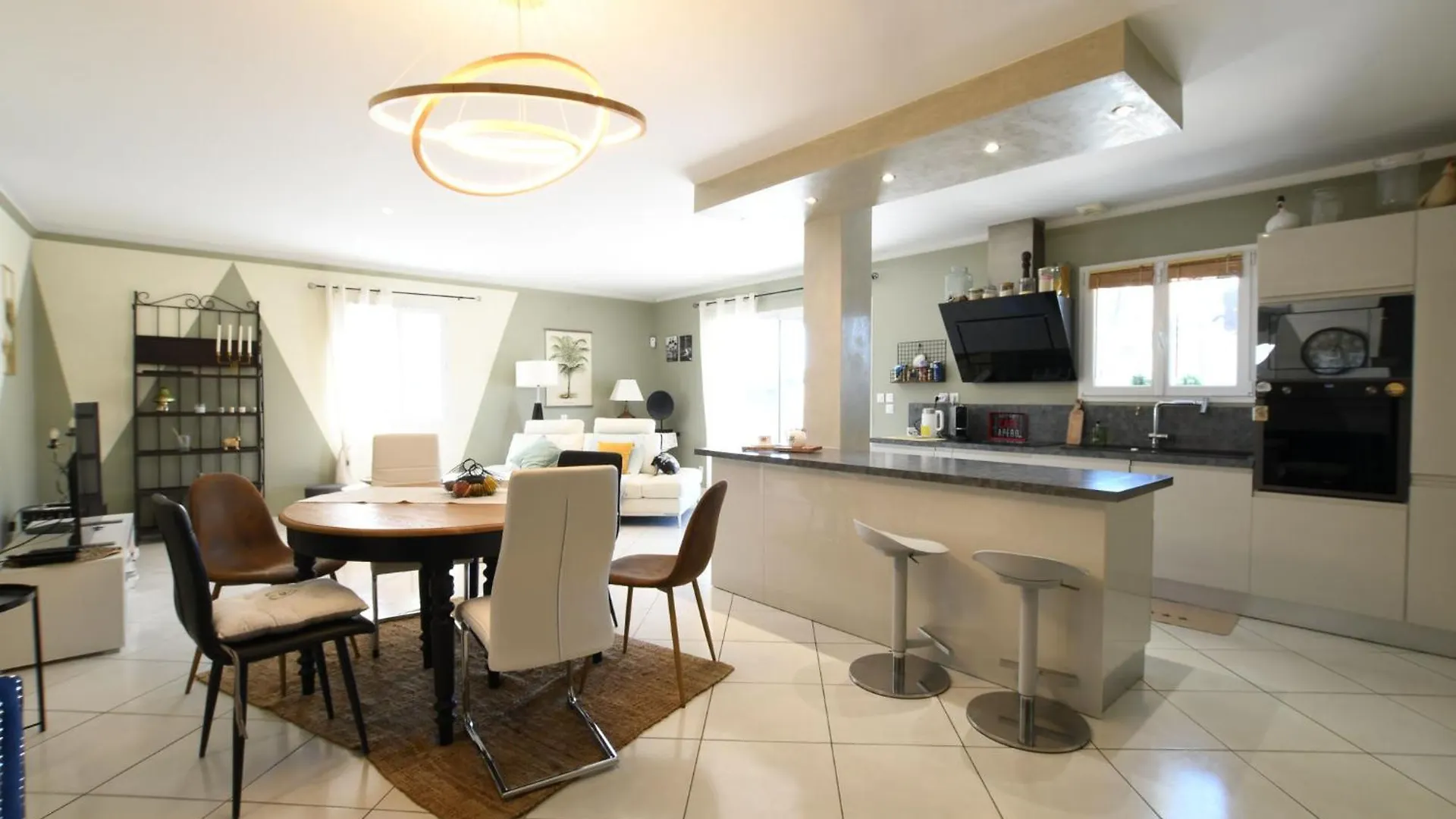 Entre Les Alpilles, La Mer, La Camargue, A Huit Kilometres De Arles ,Villa Des Jasmins ,Piscine,3 Chambres ,Climatisation, Wifi Fibre Raphèle Frankrijk