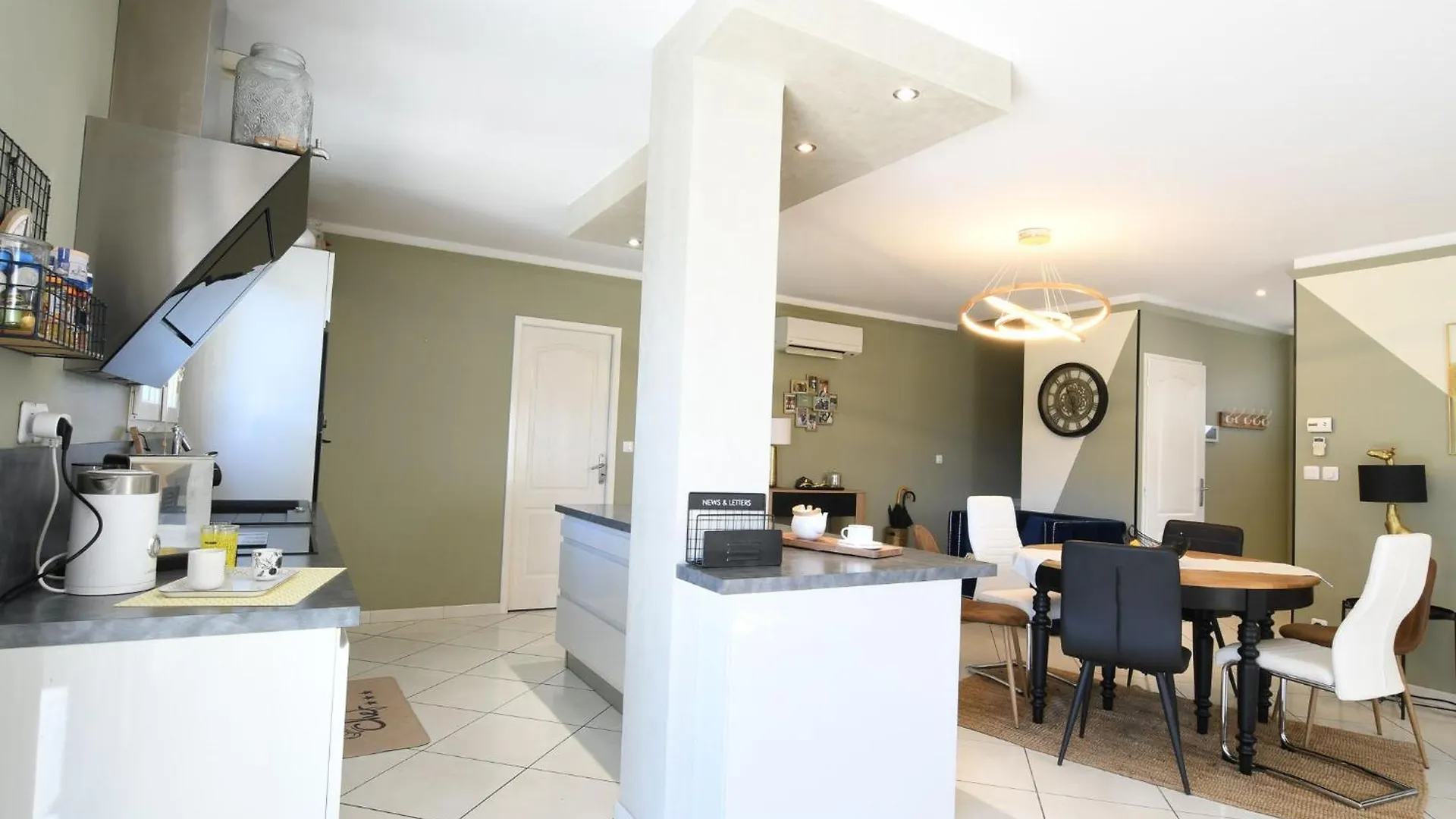 Entre Les Alpilles, La Mer, La Camargue, A Huit Kilometres De Arles ,Villa Des Jasmins ,Piscine,3 Chambres ,Climatisation, Wifi Fibre Raphèle Villa