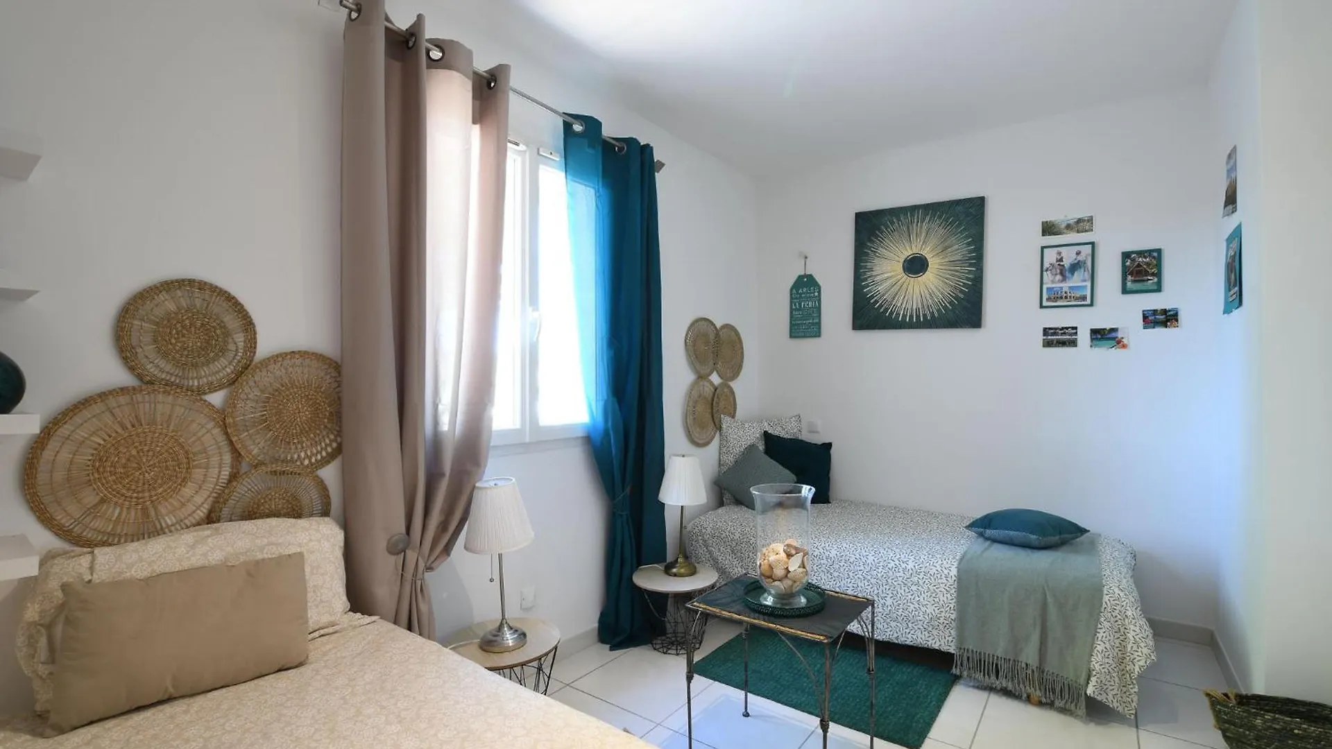 Entre Les Alpilles, La Mer, La Camargue, A Huit Kilometres De Arles ,Villa Des Jasmins ,Piscine,3 Chambres ,Climatisation, Wifi Fibre Raphèle