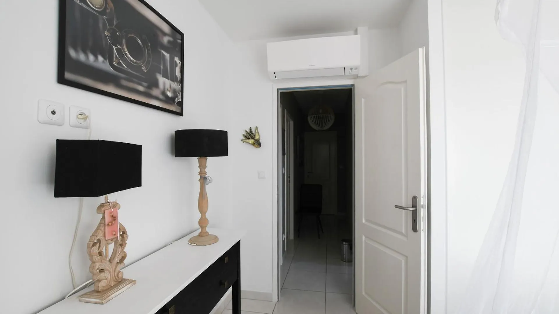 Entre Les Alpilles, La Mer, La Camargue, A Huit Kilometres De Arles ,Villa Des Jasmins ,Piscine,3 Chambres ,Climatisation, Wifi Fibre Raphèle 0*,  Frankrijk